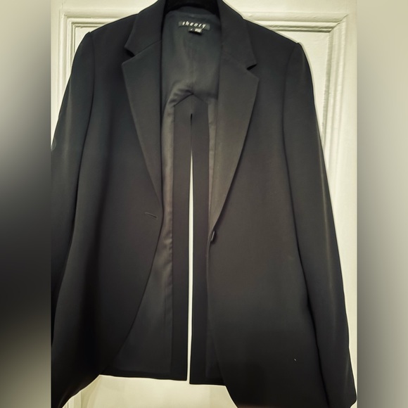 Theory single-button split-back blazer in black, size 4 - Picture 2 of 6